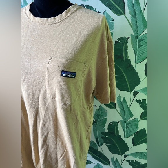 Patagonia Mustard Short Sleeve T-Shirt Size M - Picture 2 of 6